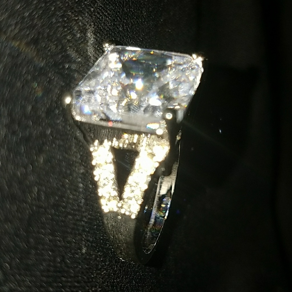 Ring - Picture 2 of 3
